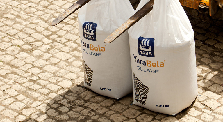 Les engrais YaraBela azote et soufre contiennent des ammonitrates pour fertiliser la prairie et les cultures.